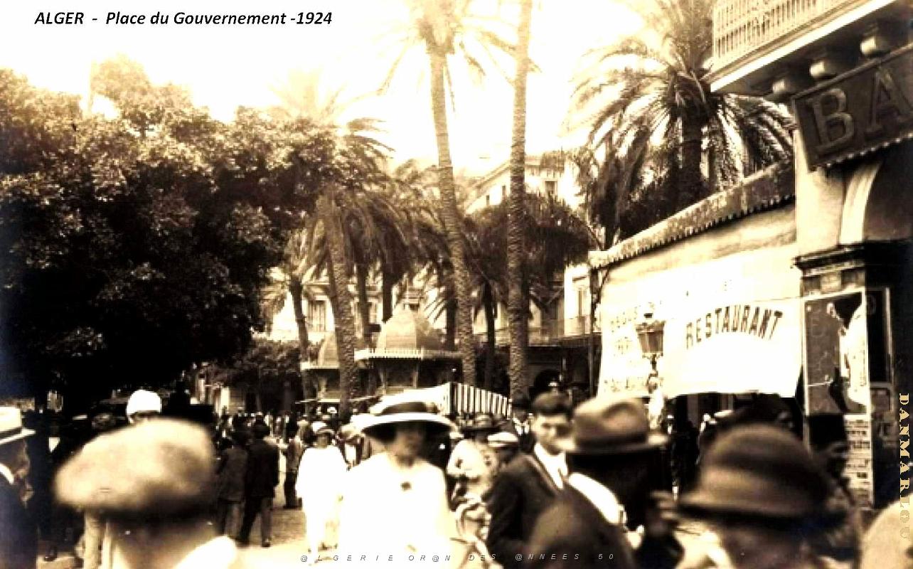 Alger - Place du Gouvernement - 1924.jpg